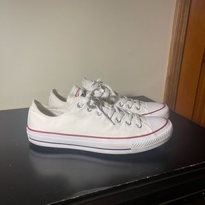 Barely used - Men white low converse👟